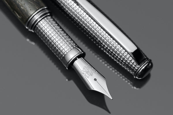 Grifos Bog Oak Wood Fountain Pen