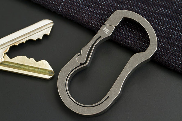 MAS DESIGN BAUHAUS: TITANIUM KEYCHAIN / KEY CARABINER